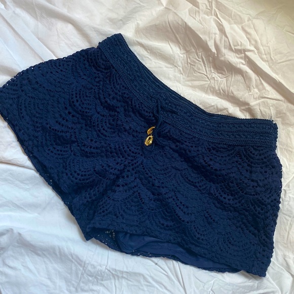 Lily Pulitzer true navy shell scallop lace shorts with gold shell ties - Picture 1 of 5